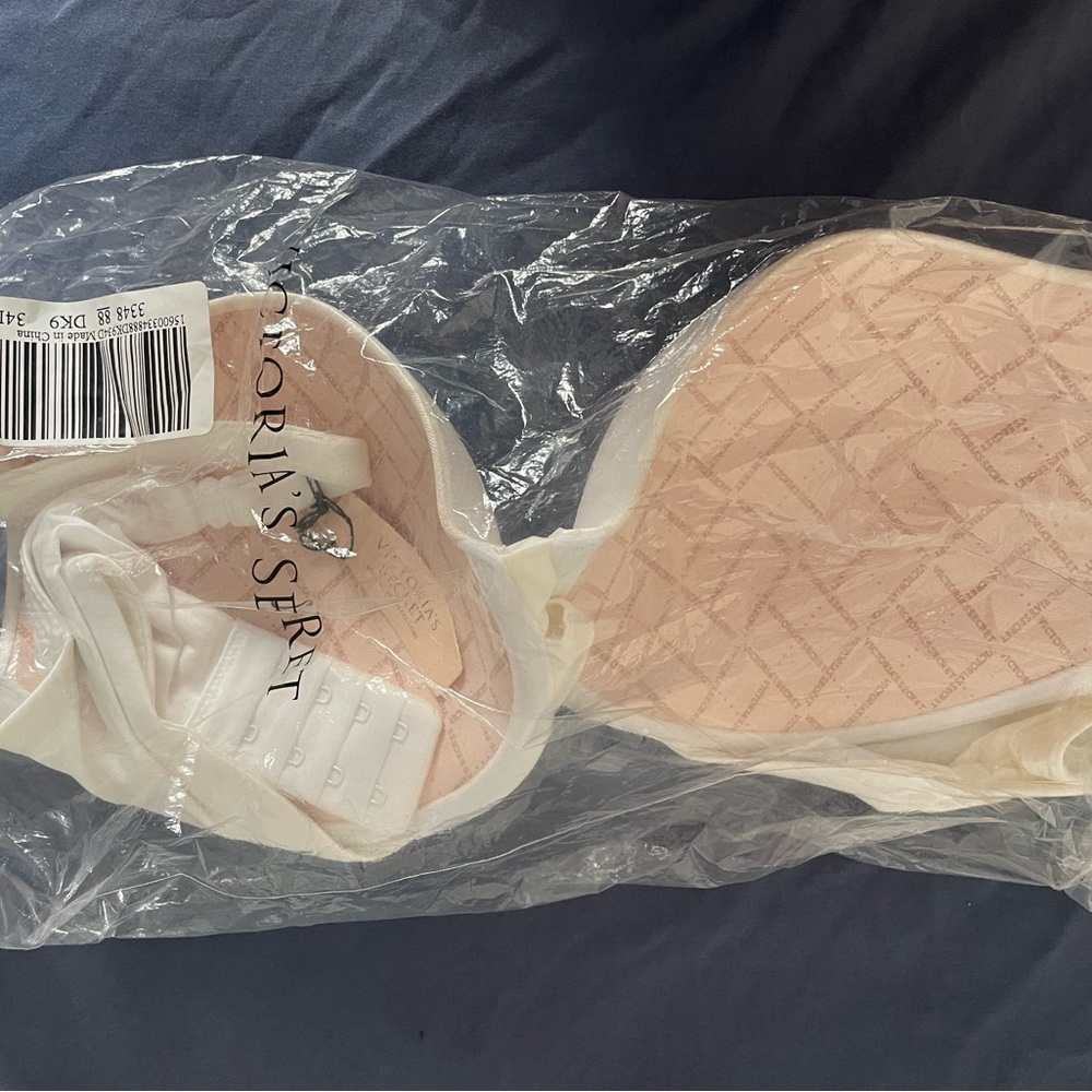 NWT Victoria's Secret padded perfect coverage White Bra, size 34D